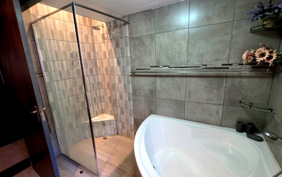 To Let 3 Bedroom Property for Rent in Flamwood North West